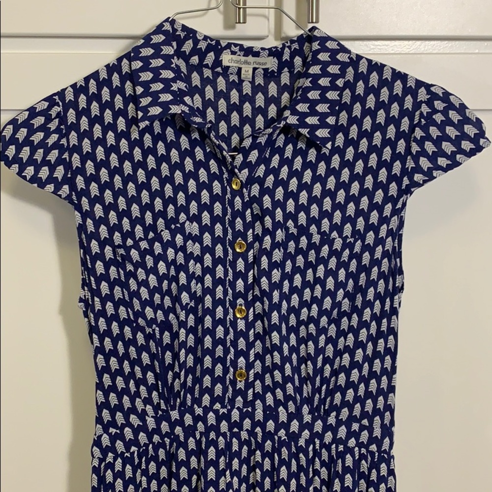 Casual chic dress with golden buttons